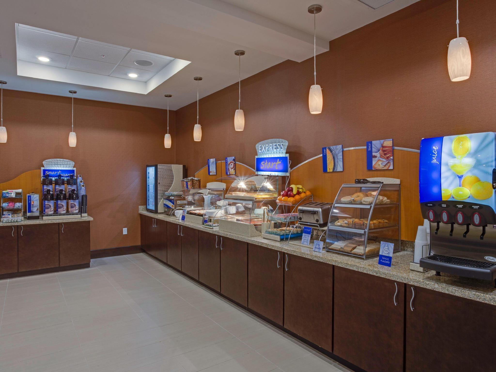 Holiday Inn Express Hotel & Suites Orlando East-Ucf Area By Ihg Alafaya Buitenkant foto